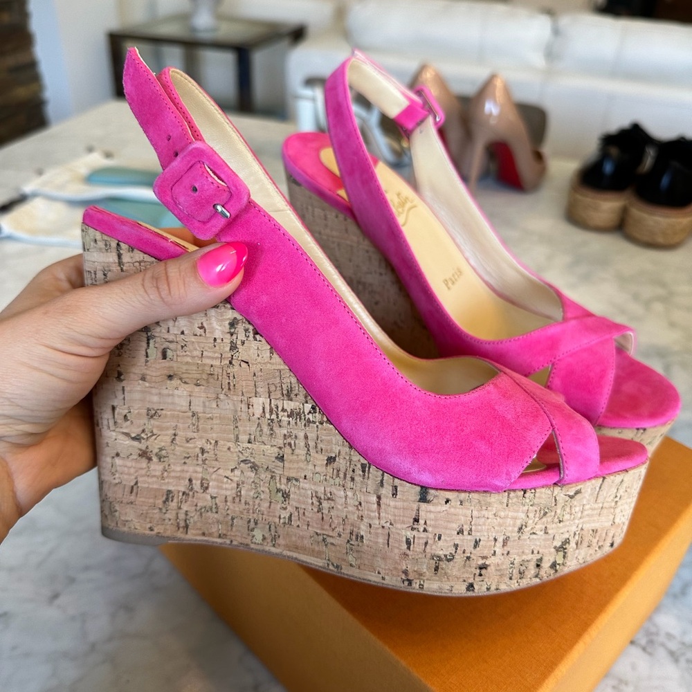 BRAND NEW Christian Louboutin Fuchsia Suede Cork Wedges